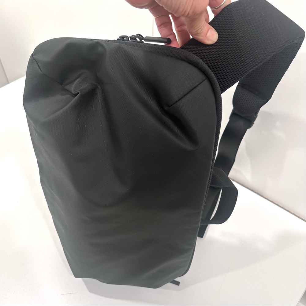 Aer black tech sling bag like new